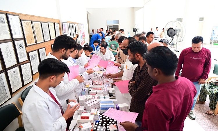 Free health camp for journalists and their family members