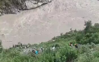 Bus fell into Alaknanda river