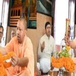 CM Yogi performed Rudrabhishek on the first day of Sawan