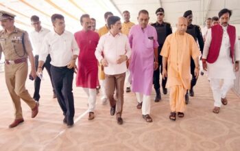 CM Yogi inspected the proposed public meeting place of the PM