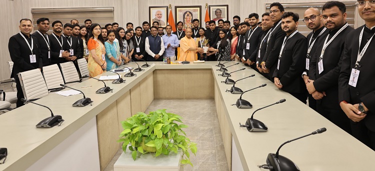 CM Yogi met 45 trainee officers
