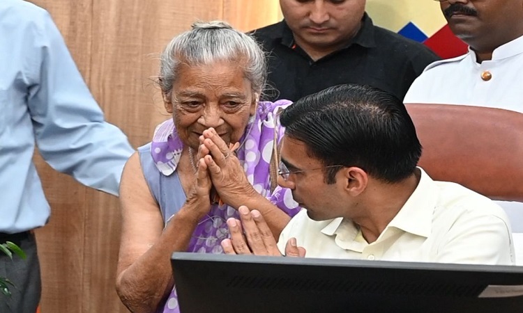 DM Savin Bansal