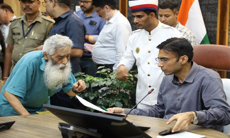 The game of plot allocation is unfolding during Jan Darshan