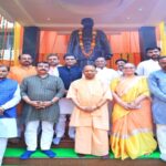 CM Yogi garlanded the statue of Dr. Shyama Prasad Mukherjee