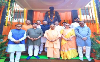 CM Yogi garlanded the statue of Dr. Shyama Prasad Mukherjee