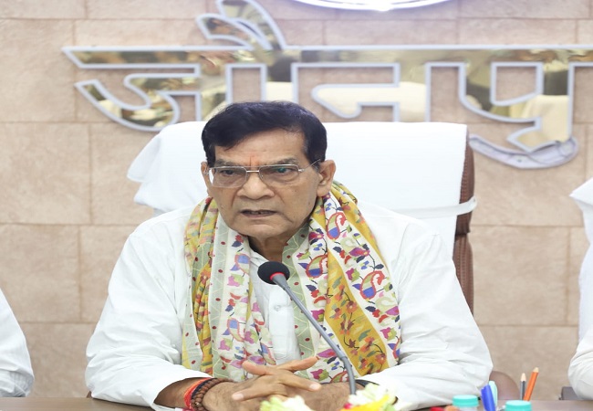 AK Sharma took stock of the flood situation in Jaunpur