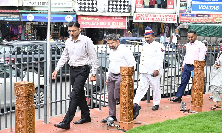 DM Savin Bansal