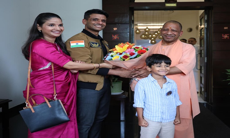 Astronaut Group Captain Shubhanshu Shukla met CM Yogi
