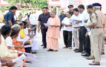 CM Yogi met people in Janta Darshan