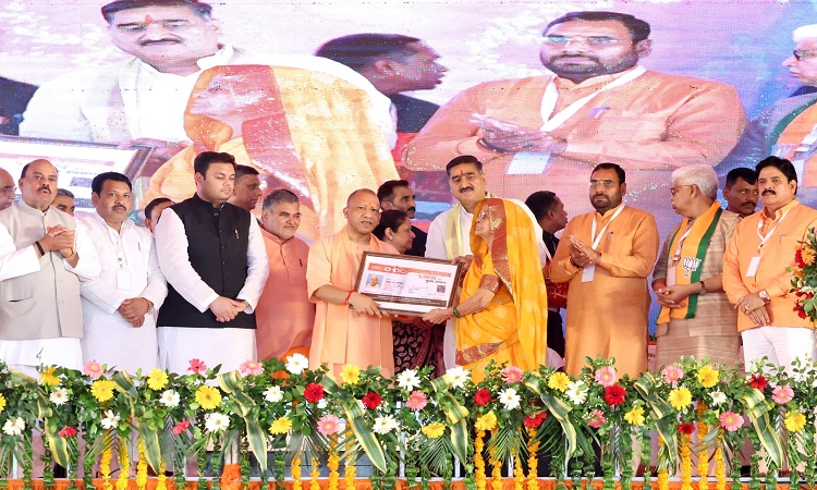 CM Yogi inaugurated development projects worth ₹958 crore in Aligarh