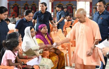 CM Yogi heard the problems of 200 people