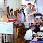 CM Dhami participated in the Weavers' Honor Program