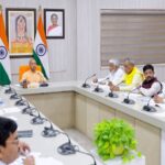 CM Yogi reviewed the pothole eradication campaign