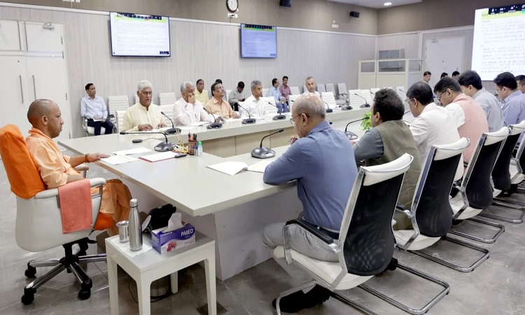 CM Yogi held a high-level meeting of the Industrial Development Department.