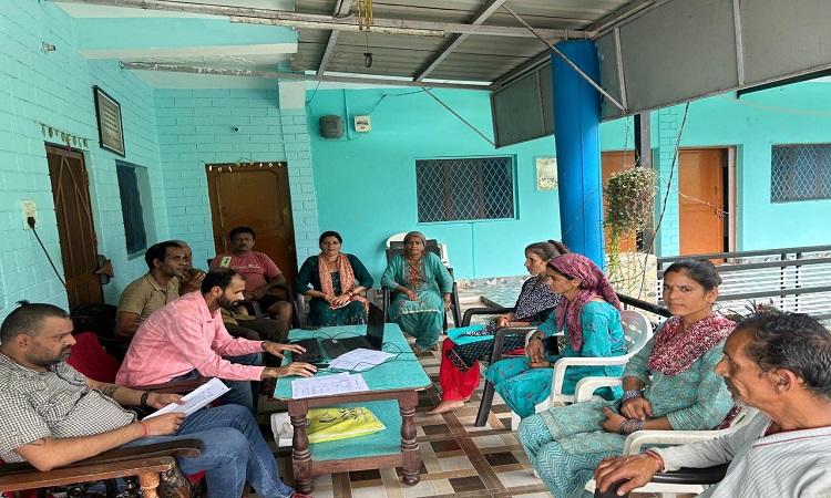 डीएम के निर्देश पर कंडरियाणा आपदाग्रस्त क्षेत्रों में जमे हैं विभागों के वरिष्ठ अधिकारी