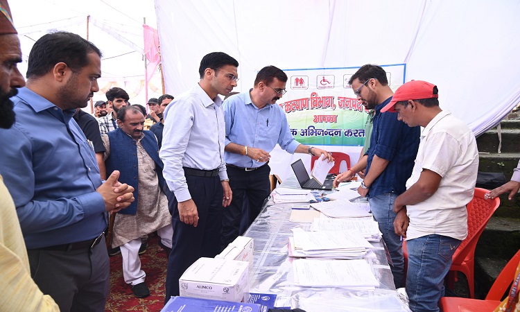 उटैल निवासी गरीब जौहर सिंह का 15 हजार का बिजली बिल माफ; डीएम रायफल फंड से भुगतान