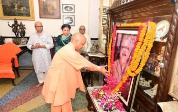 CM Yogi paid tribute to the head of Ayodhya royal family