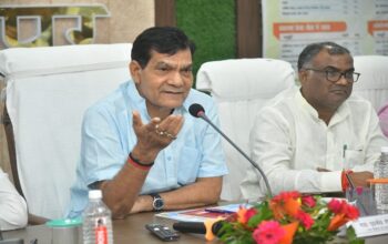 AK Sharma interacted with traders regarding tax reforms.