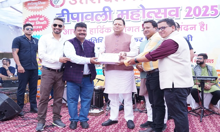 CM Dhami participated in the Diwali Mahotsav-2025 organized by the Uttaranchal Press Club