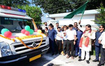 CM Dhami flagged off 09 mobile medical units