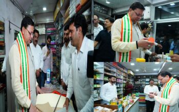 CM Dhami made a purchase from 'Khadi Gramodyog Bhawan'