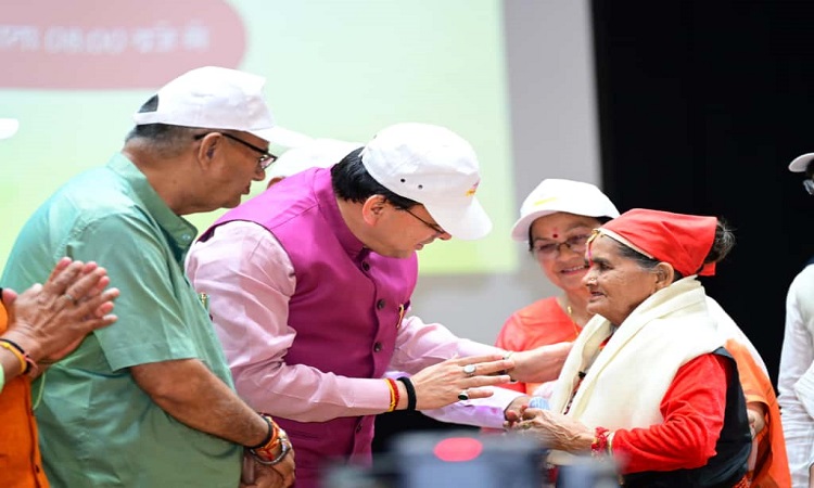 वरिष्ठ नागरिकों का आशीर्वाद और अनुभव समस्त समाज के लिए मार्गदर्शक होता है: सीएम धामी