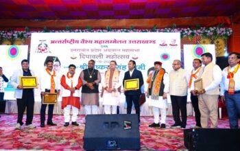 CM Dhami participated in the Diwali fair of the Antarrashtriya Vaishya Mahasammelan