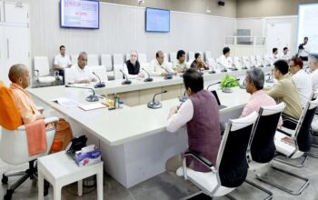 CM Yogi in the review meeting of Panchayati Raj Department