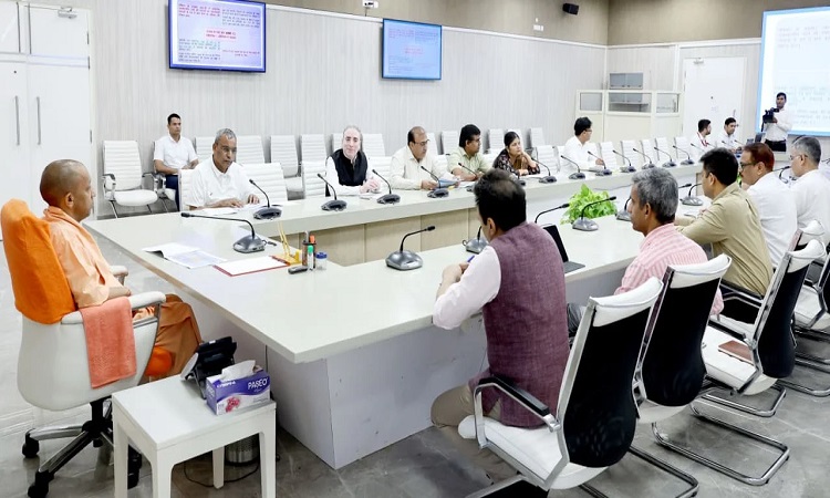 CM Yogi in the review meeting of Panchayati Raj Department
