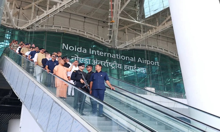 CM Yogi inspected the Noida International Airport.