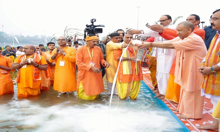 Chhath Mahaparv conveys the message of social unity and cleanliness: CM Yogi