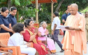 CM Yogi listened to the problems of 200 people in Janta Darshan.