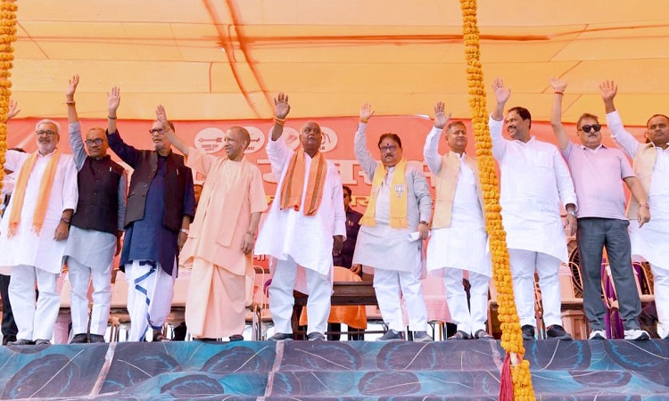 CM Yogi held a public rally in support of NDA candidate Pramod Kumar.