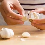 आर्थिक तंगी में करें लहसुन से जुड़े ये उपाय, खुल जाएगा धन आगमन का रास्ता