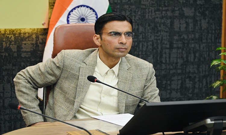 बच्चों से उनका बचपन, शिक्षा छिनने वालों को बख्शा नही जाएगाः डीएम