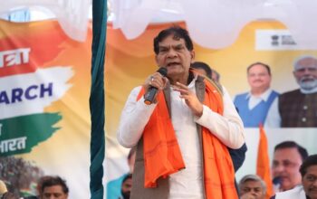 AK Sharma participated in the Unity March in Mau.