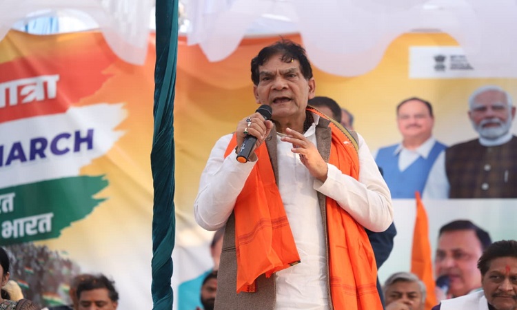 AK Sharma participated in the Unity March in Mau.