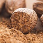 चेहरे की झाइयां कम करने में असरदायक जायफल, जानें इससे जुड़े और फायदे