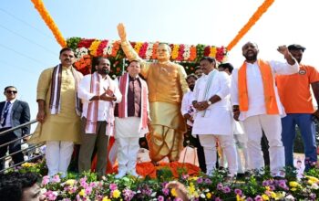 CM Dhami unveiled the statue of Atal Bihari Vajpayee