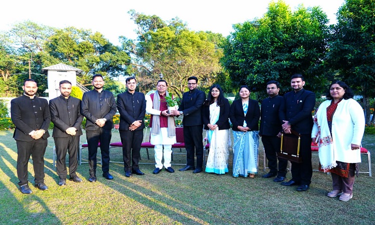 Probationary PCS officers met CM Dhami