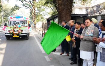 CM Dhami flagged off mobile medical unit vehicles