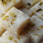 मिनटों में तैयार होगी नारियल की बर्फी, जानें बनाने का आसान तरीका