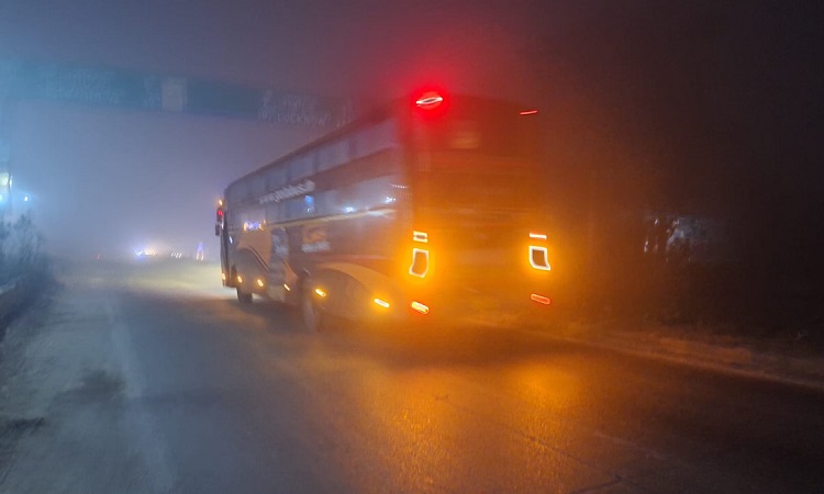 The speed of buses should not exceed 40 kmph in fog.