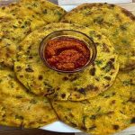 ब्रेकफास्ट में बनाएं मेथी-मक्के का चटपटा पराठा, देखें रेसिपी