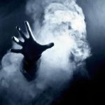 घर में है कोई खतरनाक साया, ये संकेत मिलते ही हो जाएं अलर्ट