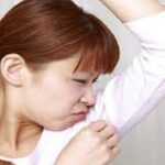 शरीर के पसीने की बदबू दूर करेंगे के घरेलू उपाय