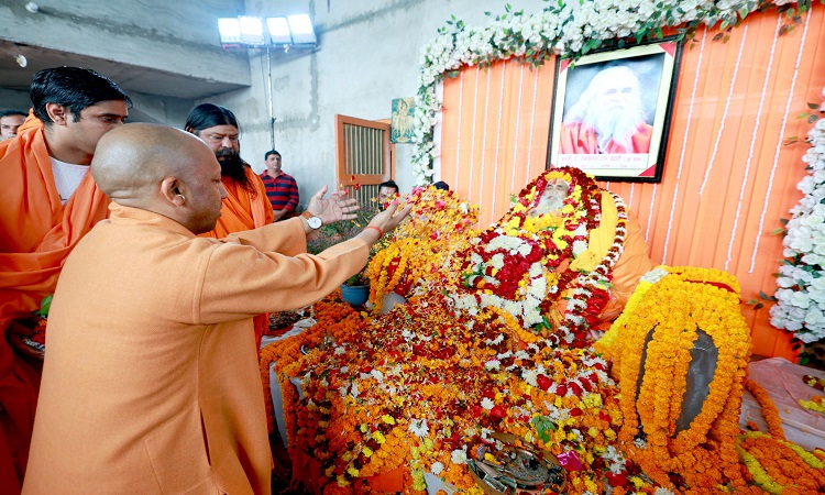 CM Yogi pays tribute to Dr. Ram Vilas Das Vedanti