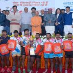 CM Yogi rewarded the winners of the MLA sports competition.