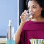 बासी मुंह पानी पीना शरीर के लिए होता है फायदेमंद