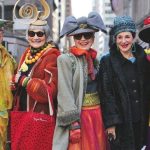 बढ़ती उम्र में भी खुद को दिखा सकते है स्टाइलिश, दे खुद पर ध्यान